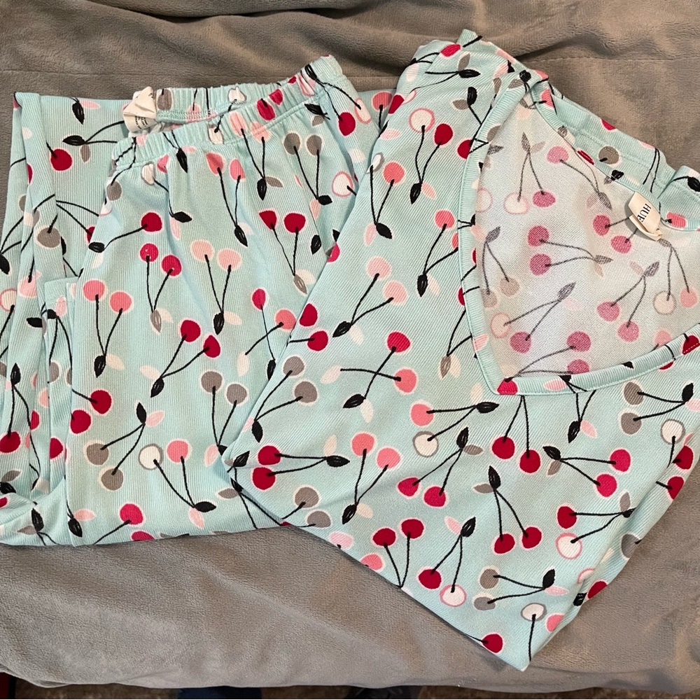 🍒 HUE Brushed Loose Pajama Set - Picture 8 of 8